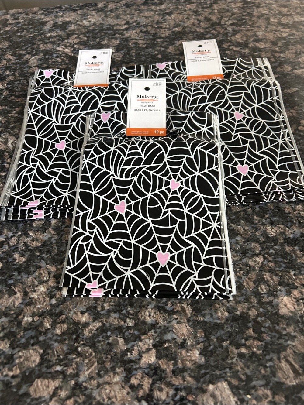 MAKERY HALLOWEEN TREAE BAGS SPIDERWEB HEART DESIGN LOT OF 3 (36 BAGS) NWT